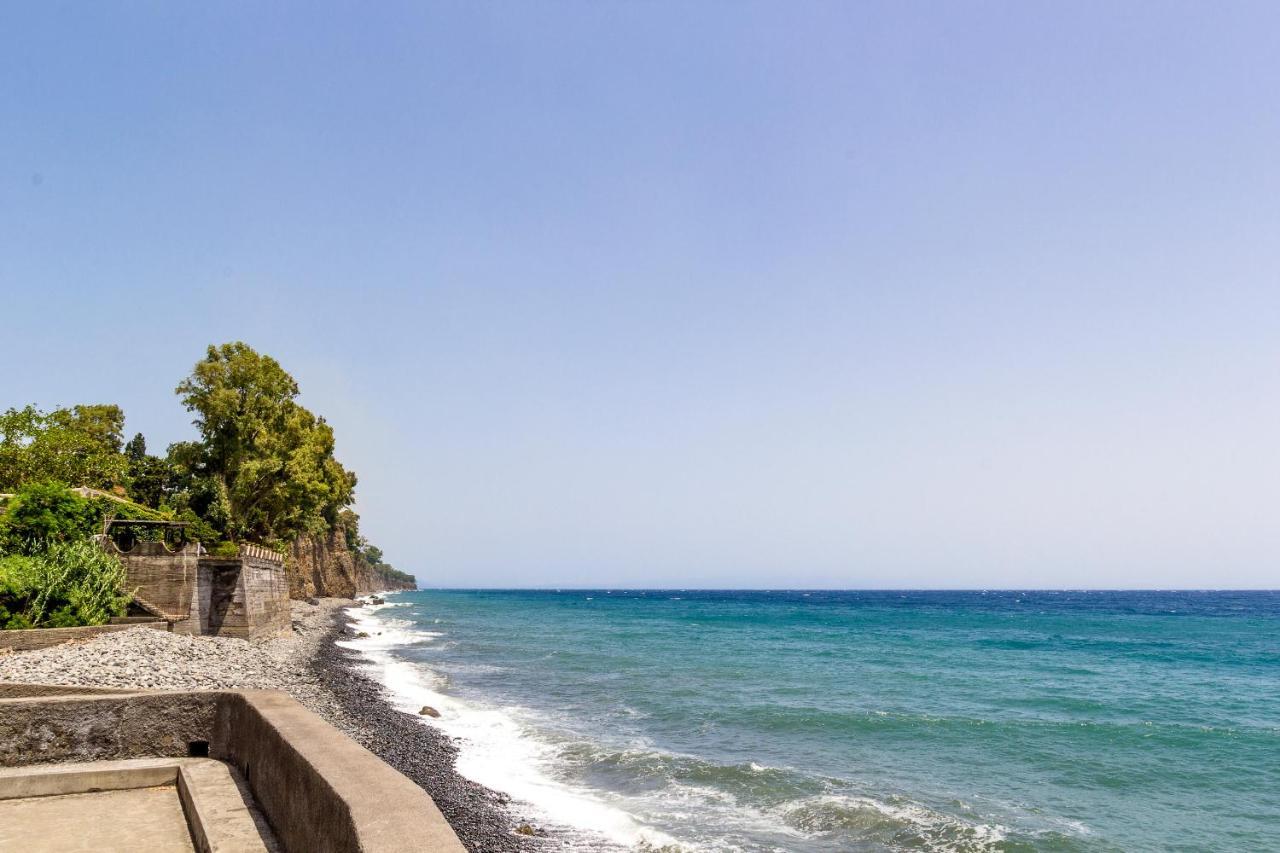 Sea Paradise - Il Mare Sotto La Finestra Riposto Buitenkant foto